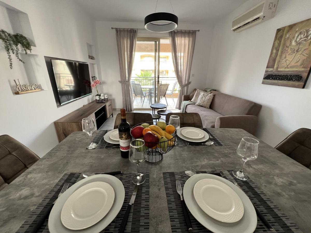 Royal-Seacrest Paphos-Center Vip Apartment Exterior photo